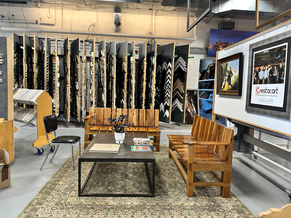 Crestar's Seating area